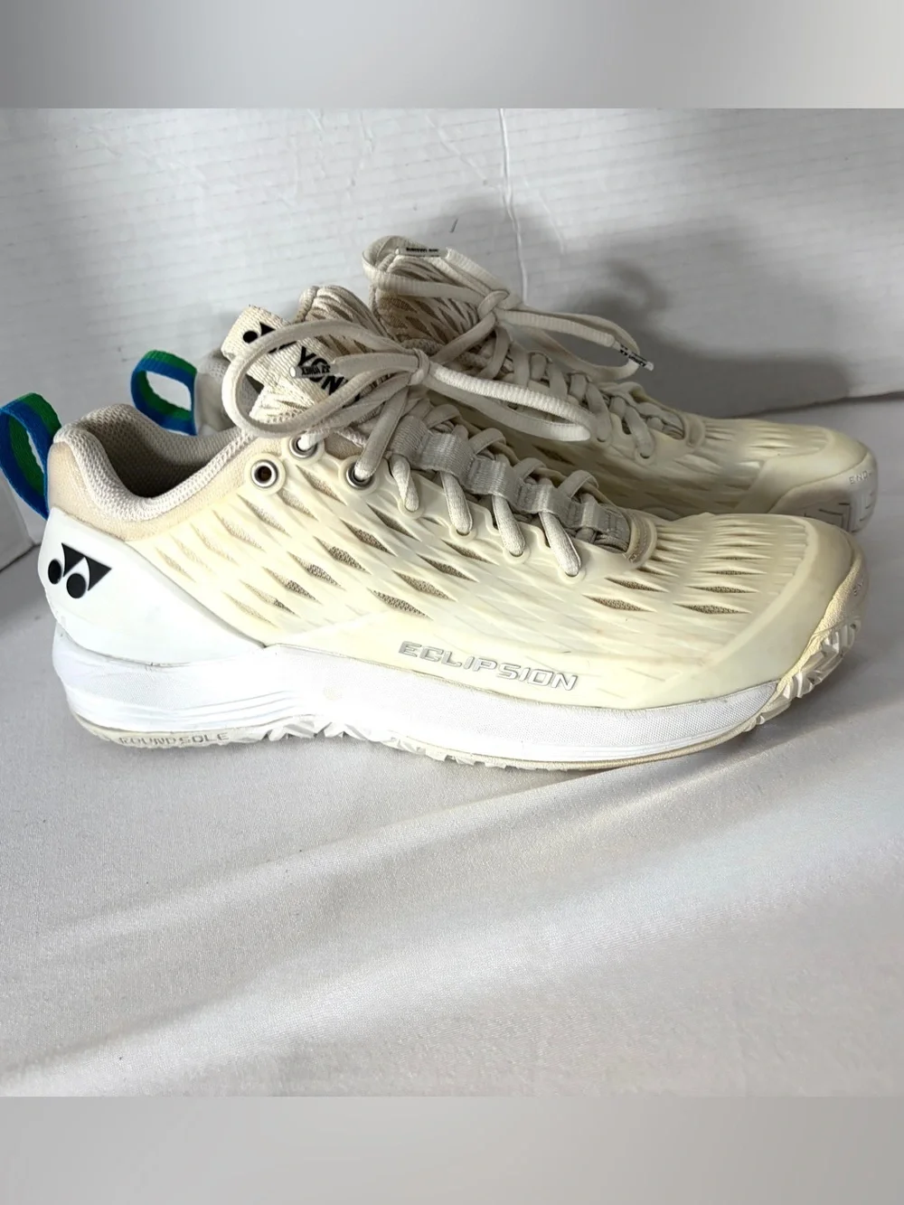 Yonex Power Cushion Eclipsion 3 Tennis Shoes in Off-White women's 8.5 mens 7